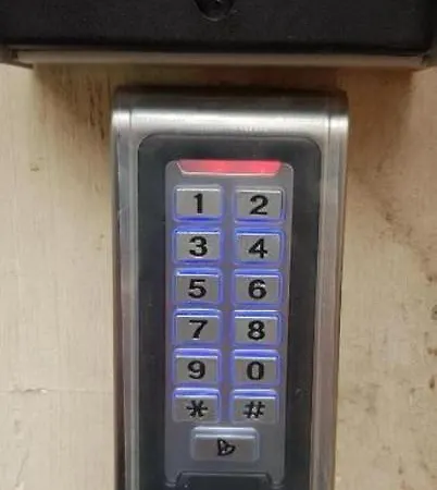 Private In The Center *