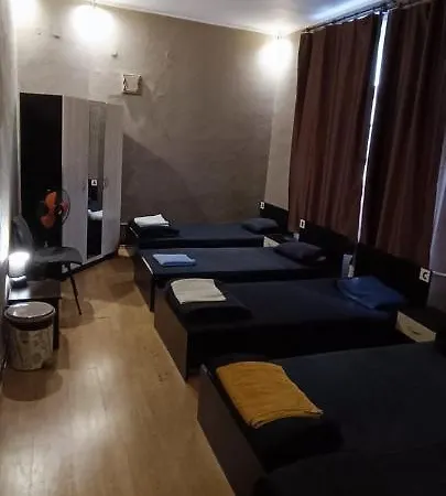 Private In The Center *