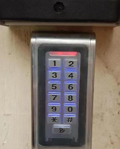 Private In The Center *