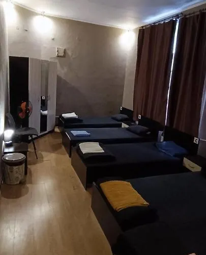 Private In The Center *